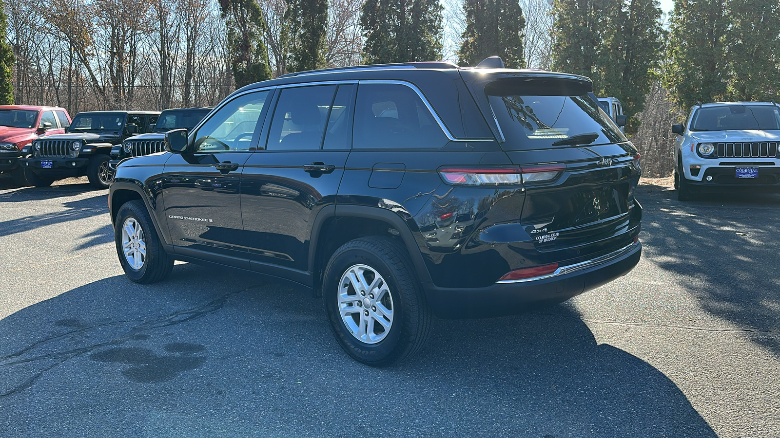 2023 Jeep Grand Cherokee Laredo 2