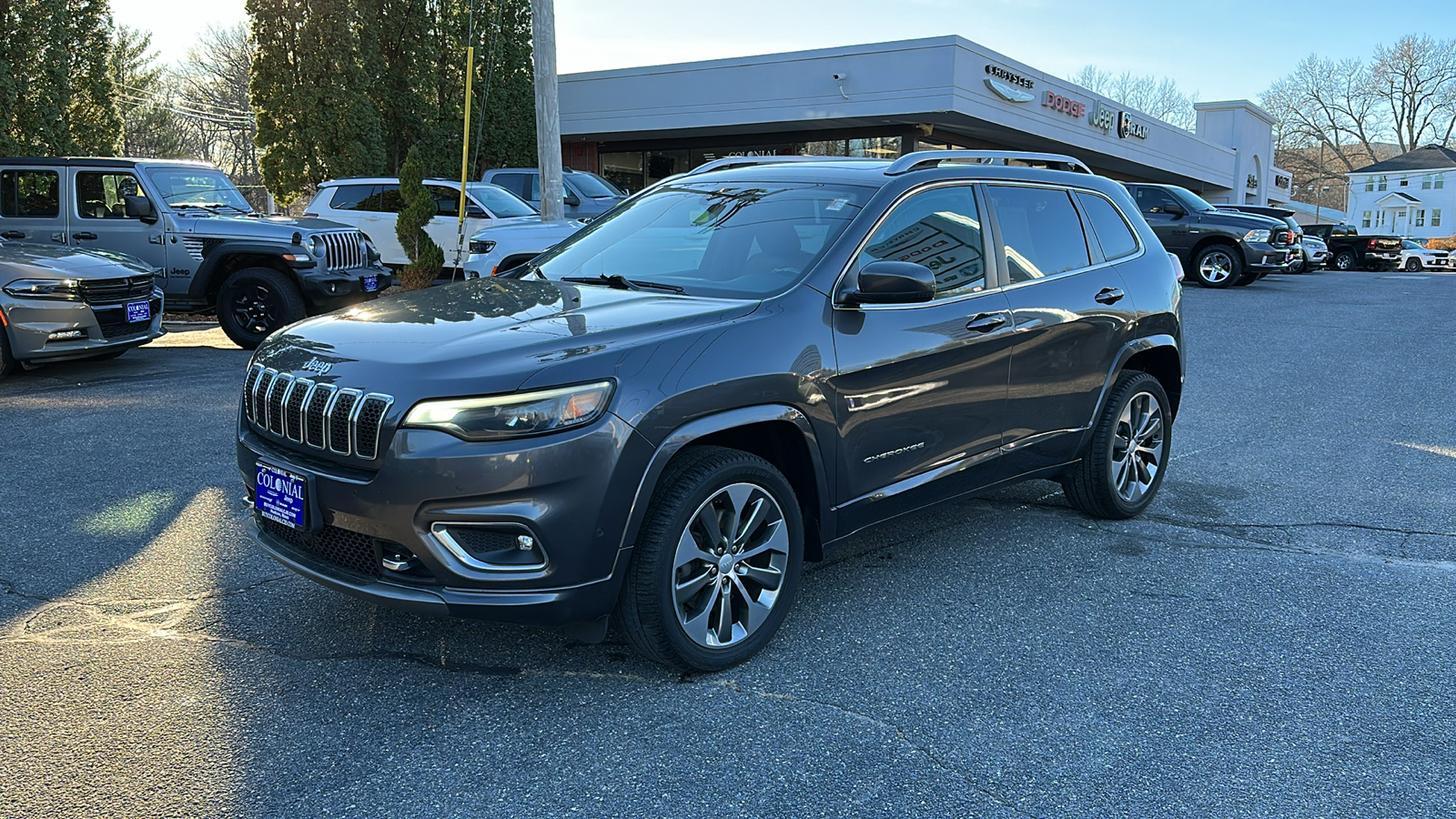 2019 Jeep Cherokee Overland 1