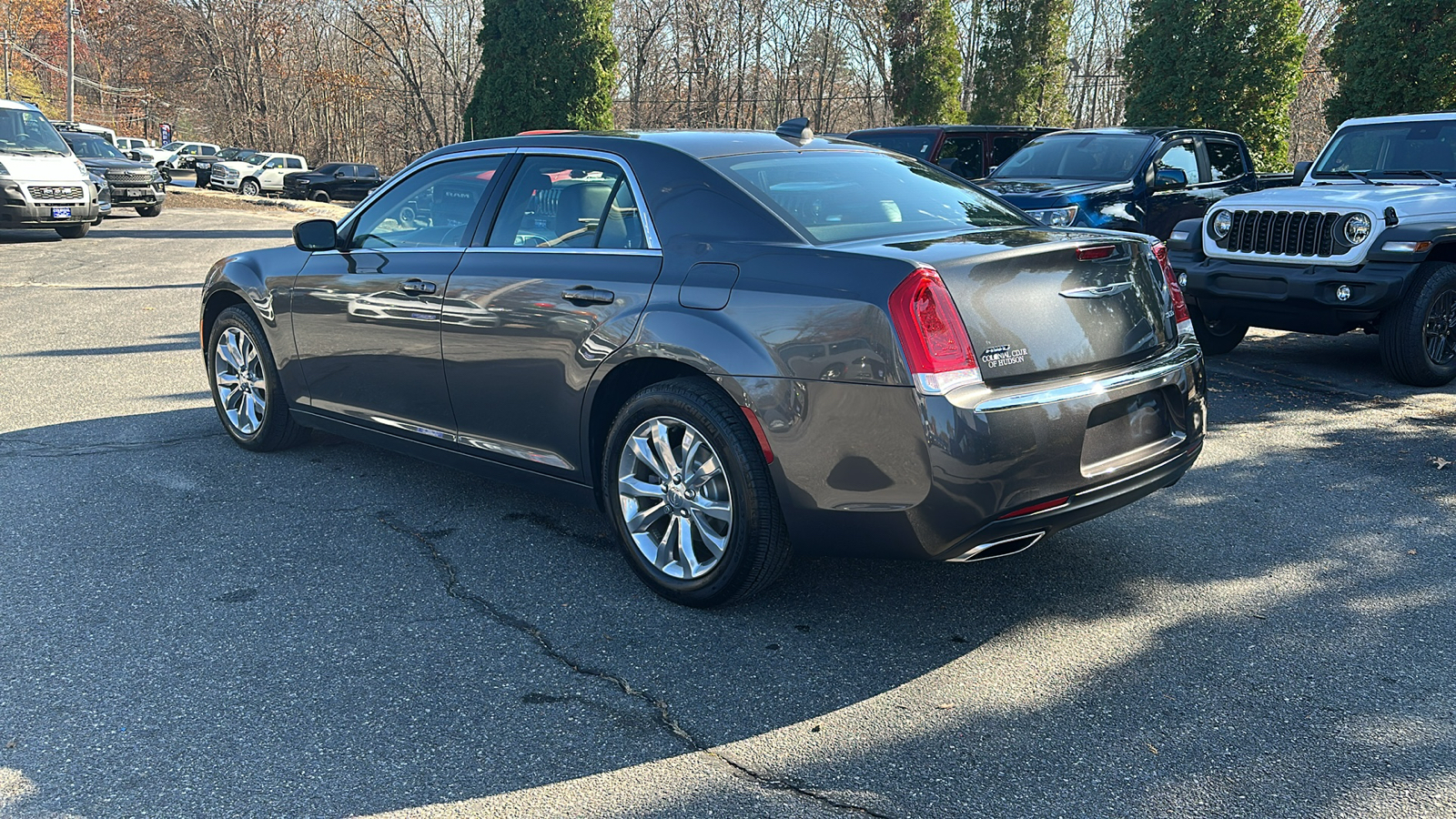 2019 Chrysler 300 Touring L 2