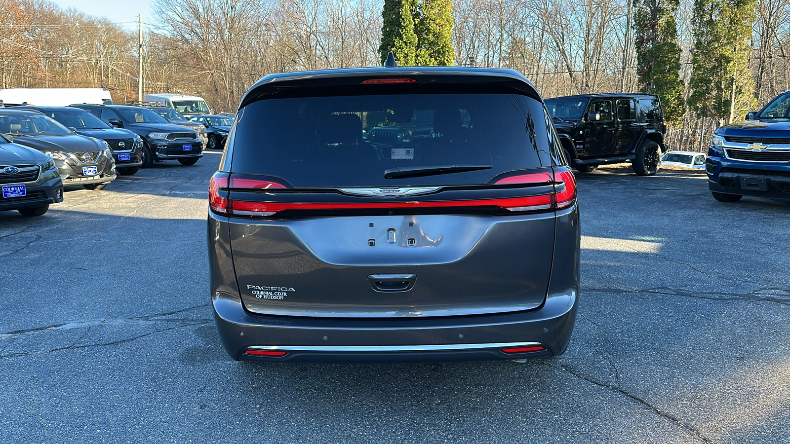 2023 Chrysler Pacifica Touring 3