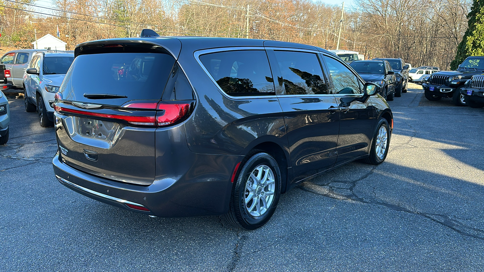 2023 Chrysler Pacifica Touring 4