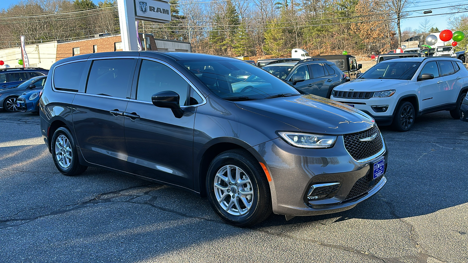 2023 Chrysler Pacifica Touring 5