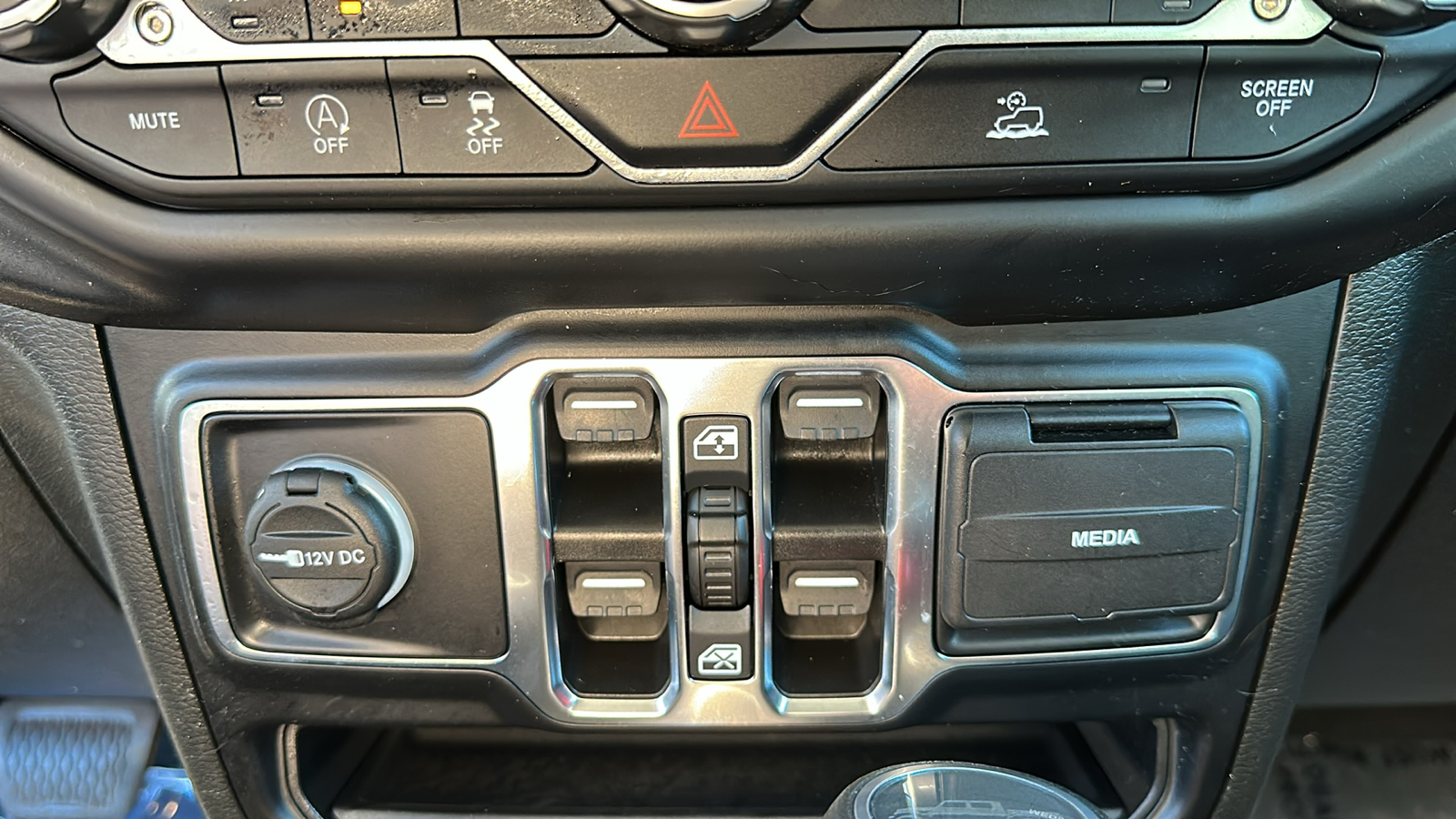 2022 Jeep Gladiator Altitude 4x4 18