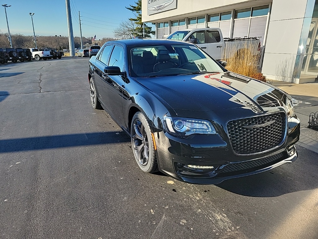 2023 Chrysler 300 Touring 9