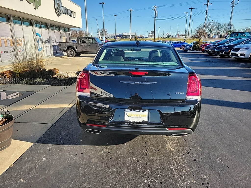 2023 Chrysler 300 Touring 10