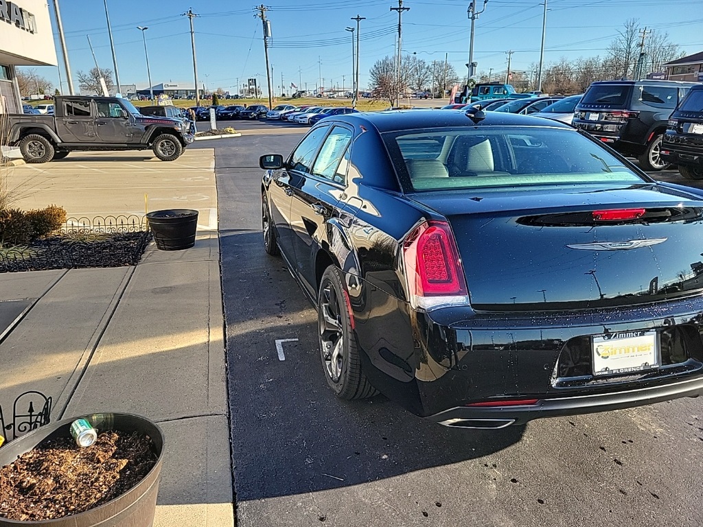 2023 Chrysler 300 Touring 11