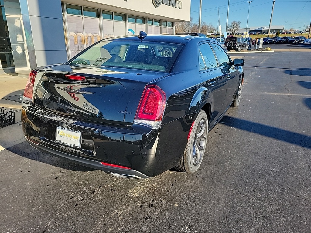 2023 Chrysler 300 Touring 12