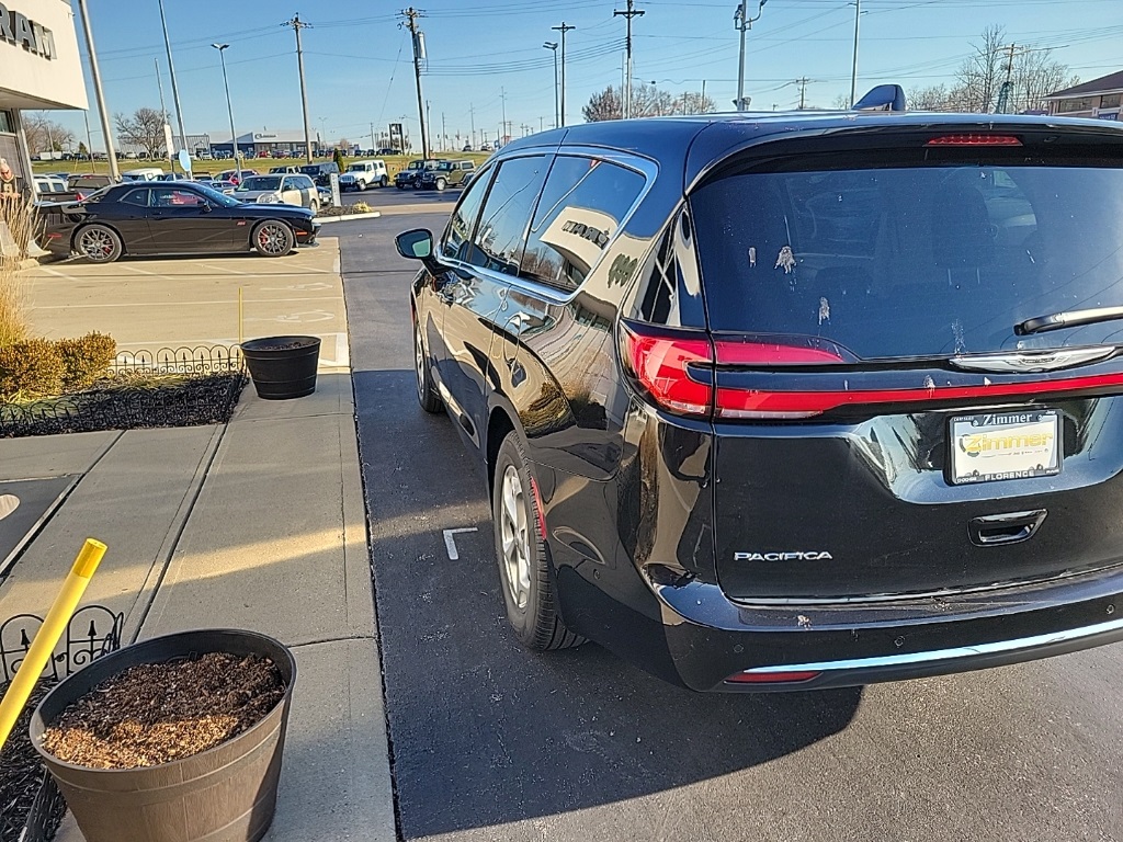 2024 Chrysler Pacifica Limited 11