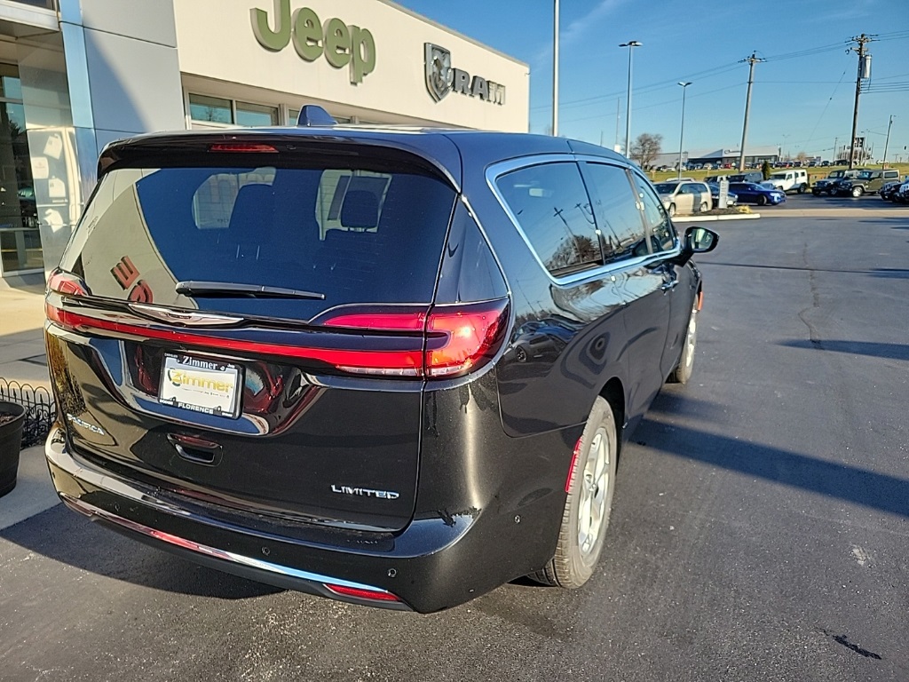 2024 Chrysler Pacifica Limited 12