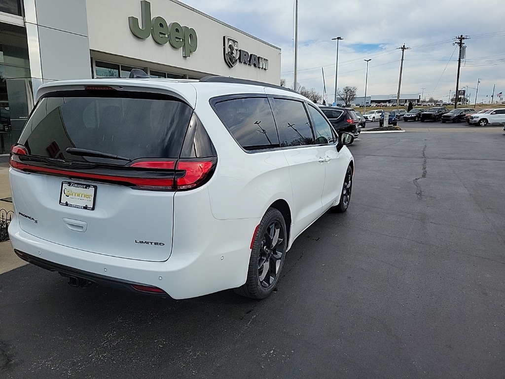 2024 Chrysler Pacifica Limited 12