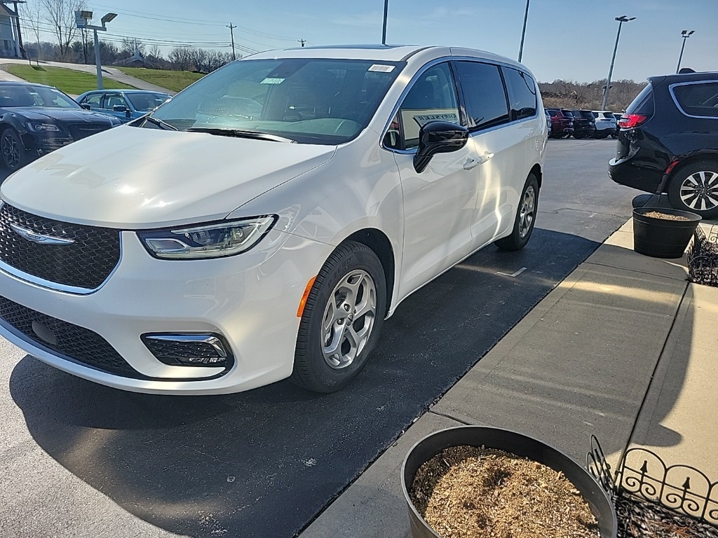 2024 Chrysler Pacifica Limited 8