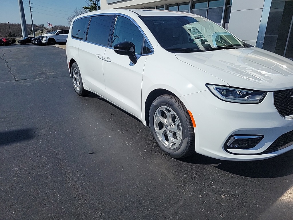 2024 Chrysler Pacifica Limited 9