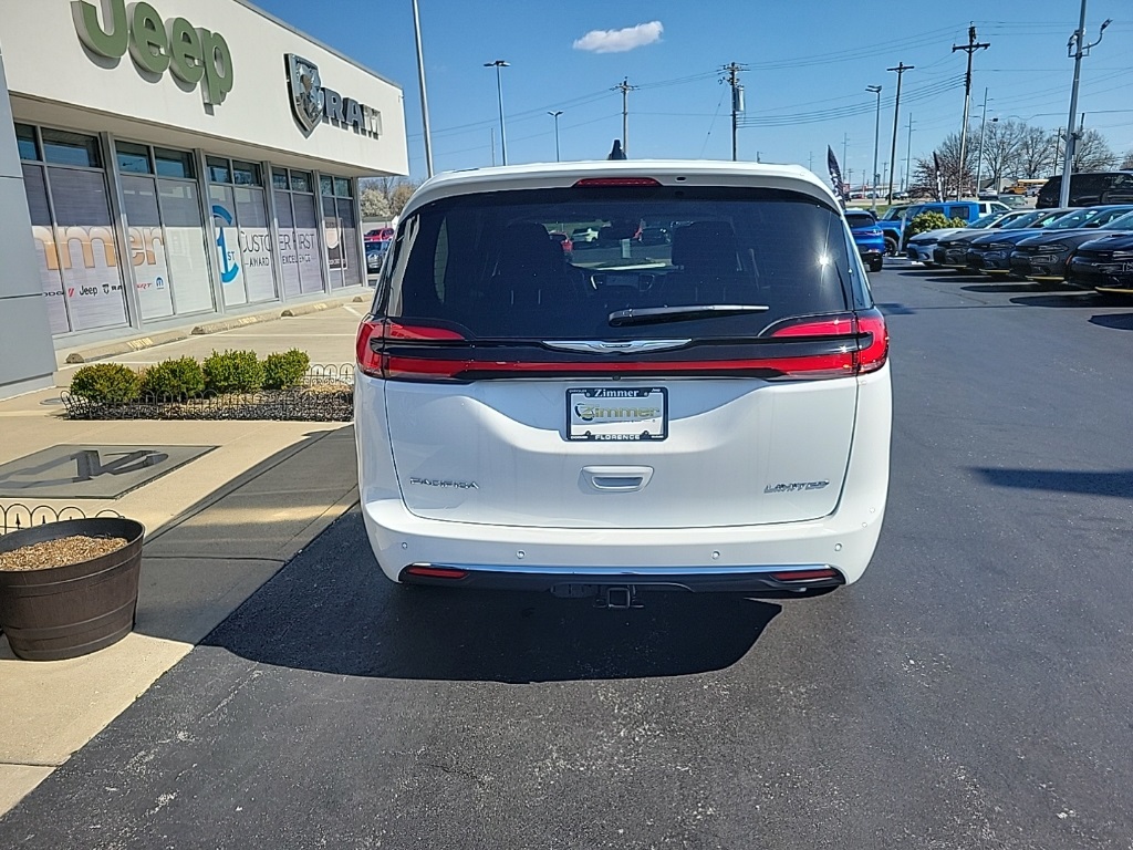 2024 Chrysler Pacifica Limited 10