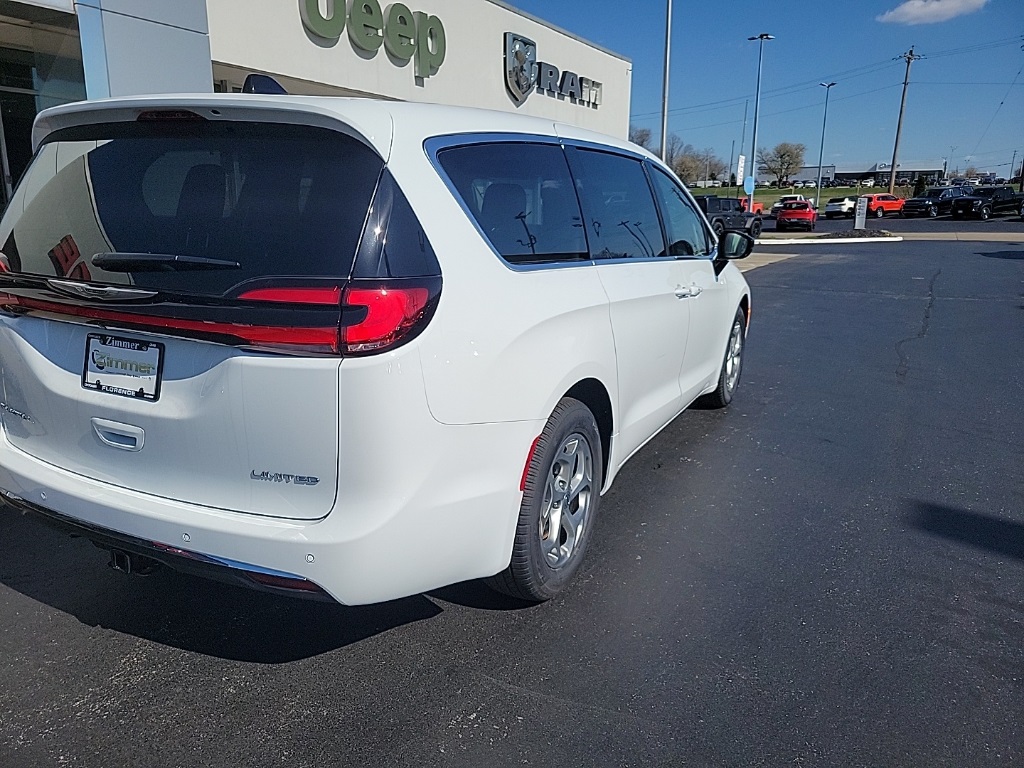 2024 Chrysler Pacifica Limited 12