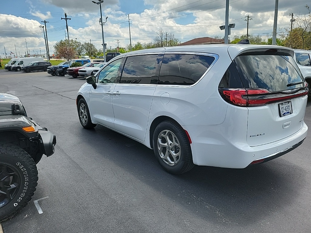 2024 Chrysler Pacifica Limited 11