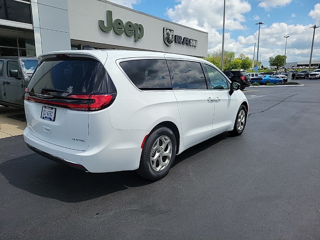 2024 Chrysler Pacifica Limited 12