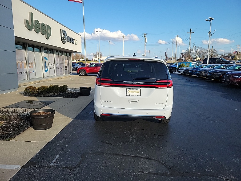 2024 Chrysler Pacifica Limited 10