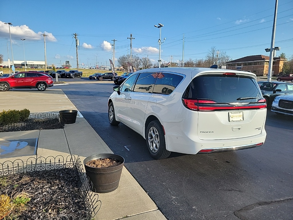 2024 Chrysler Pacifica Limited 11