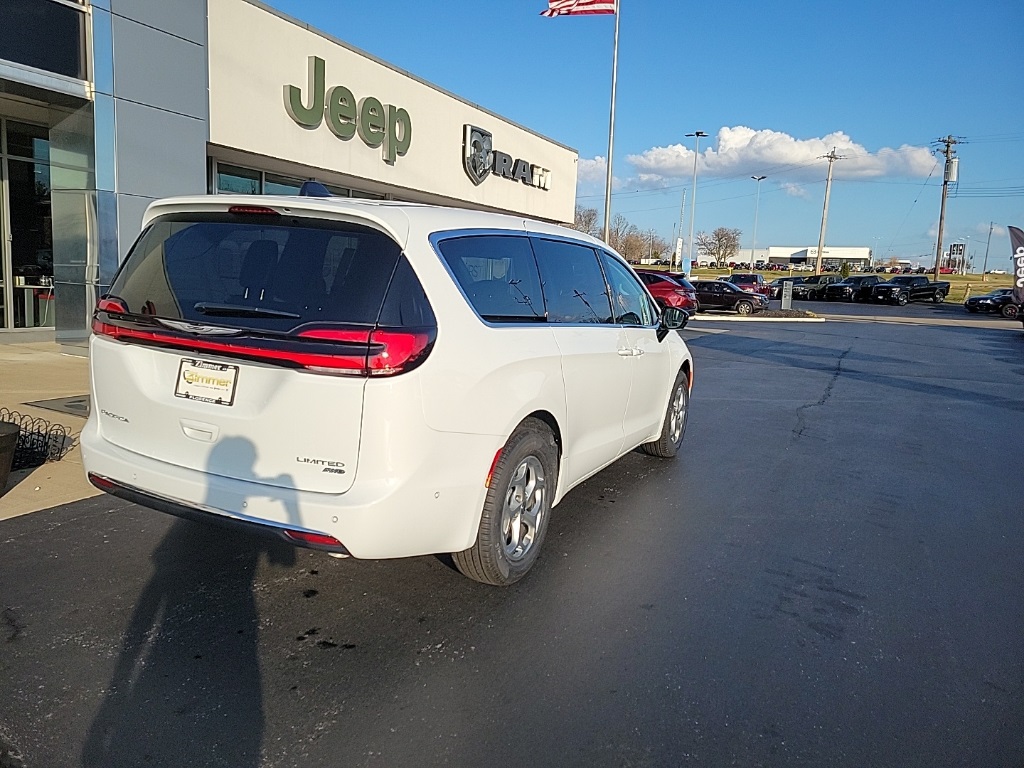 2024 Chrysler Pacifica Limited 12