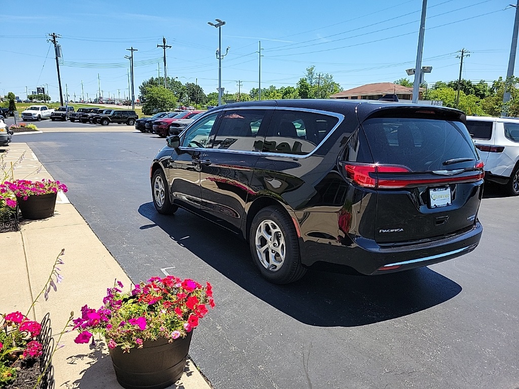 2024 Chrysler Pacifica Limited 11