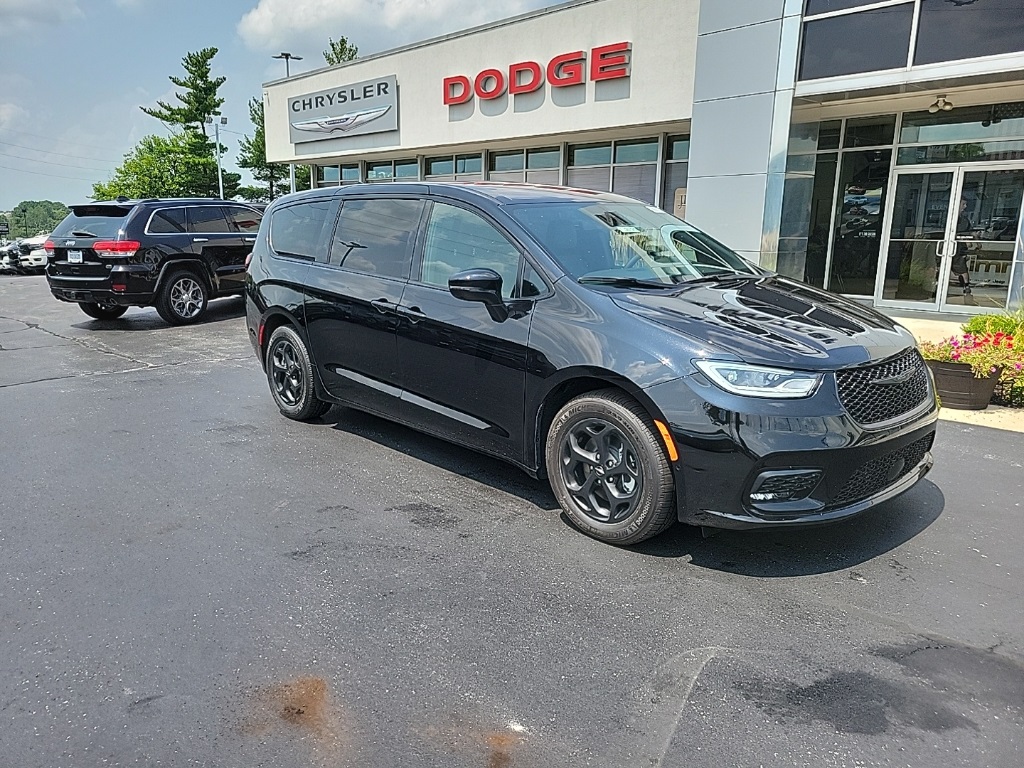 2024 Chrysler Pacifica Hybrid Select 9