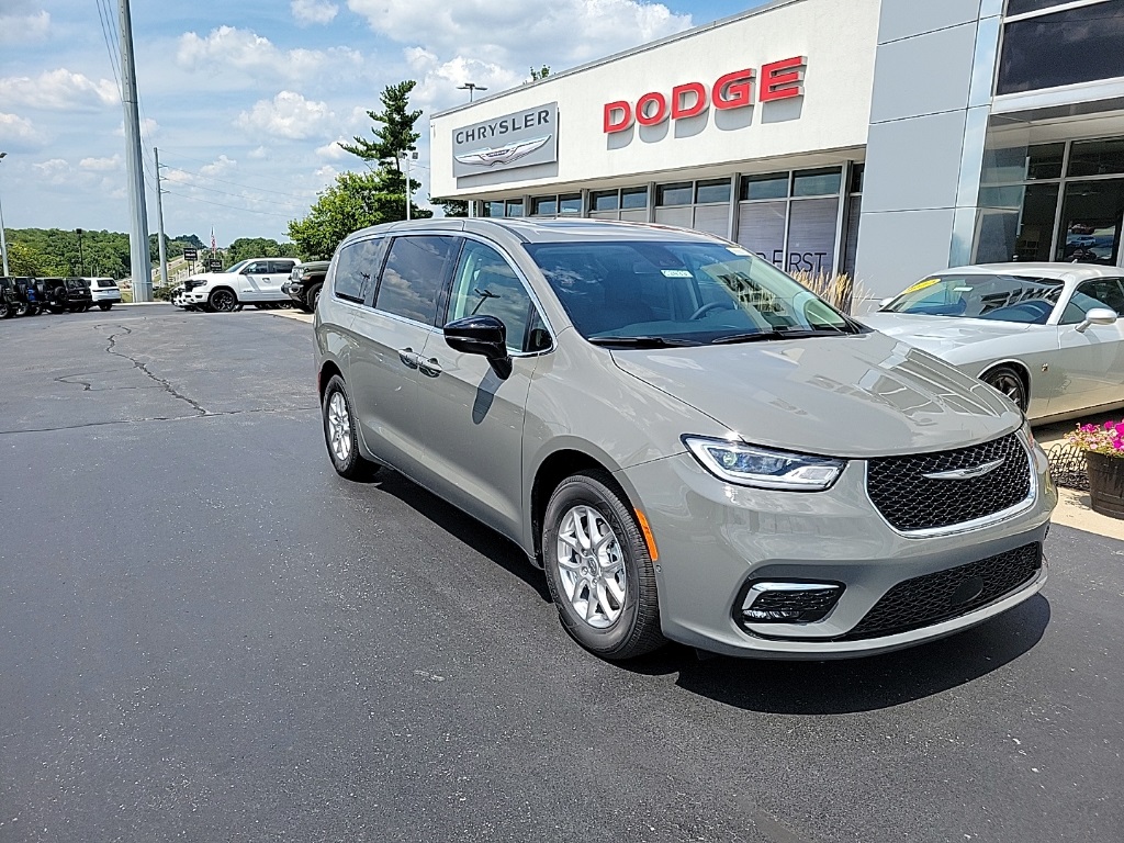 2024 Chrysler Pacifica Touring L 9