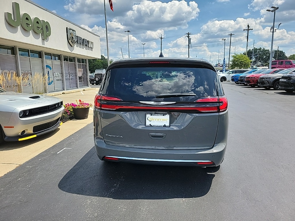 2024 Chrysler Pacifica Touring L 10