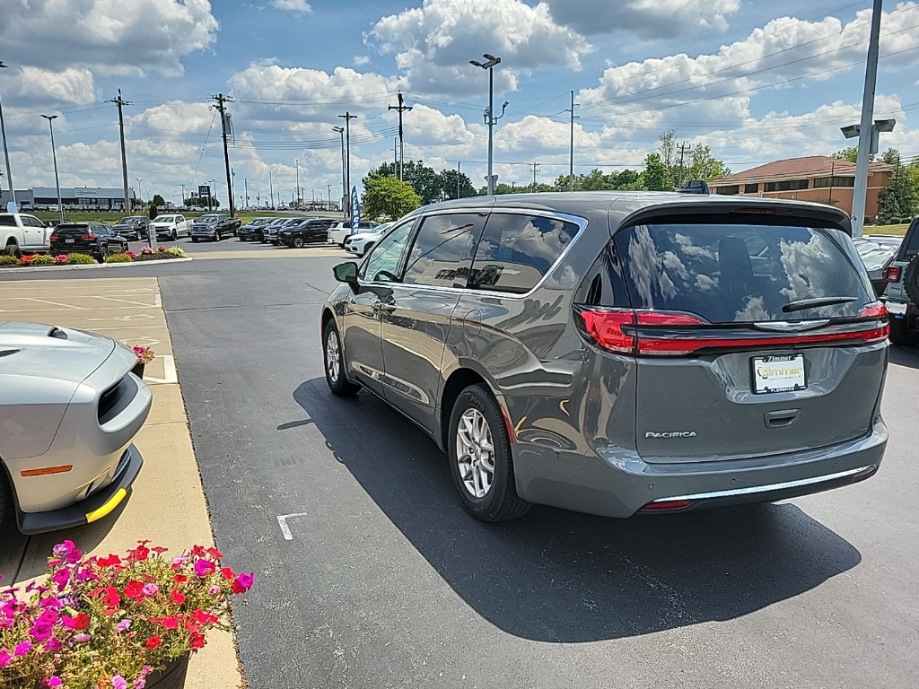 2024 Chrysler Pacifica Touring L 11