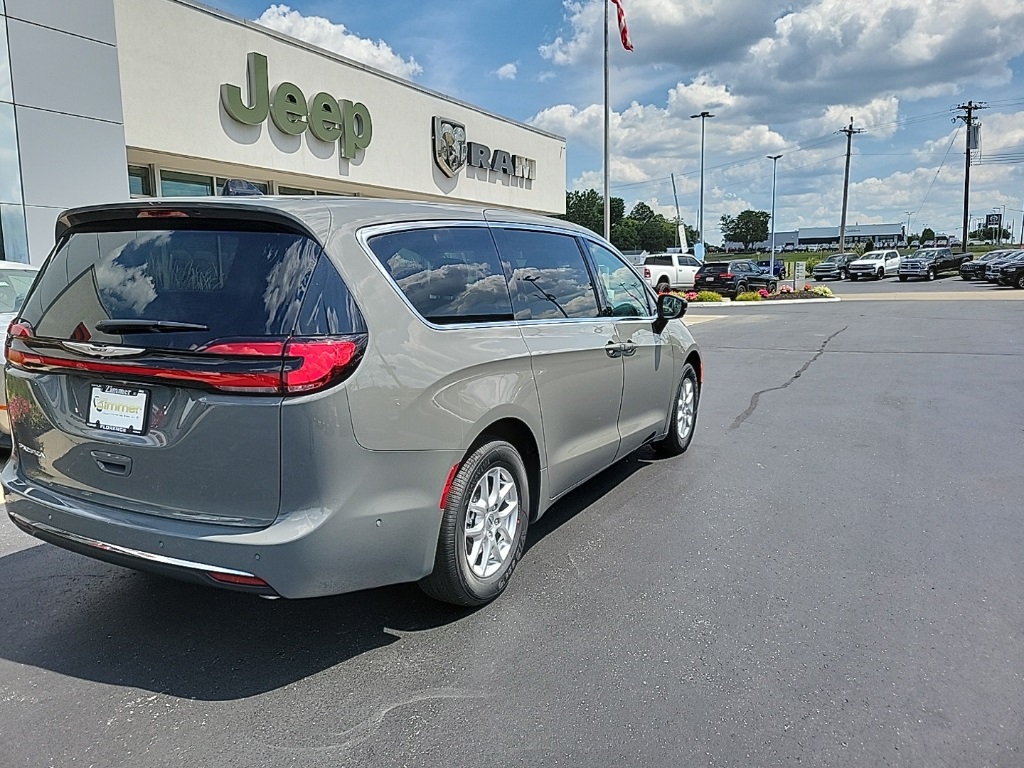 2024 Chrysler Pacifica Touring L 12