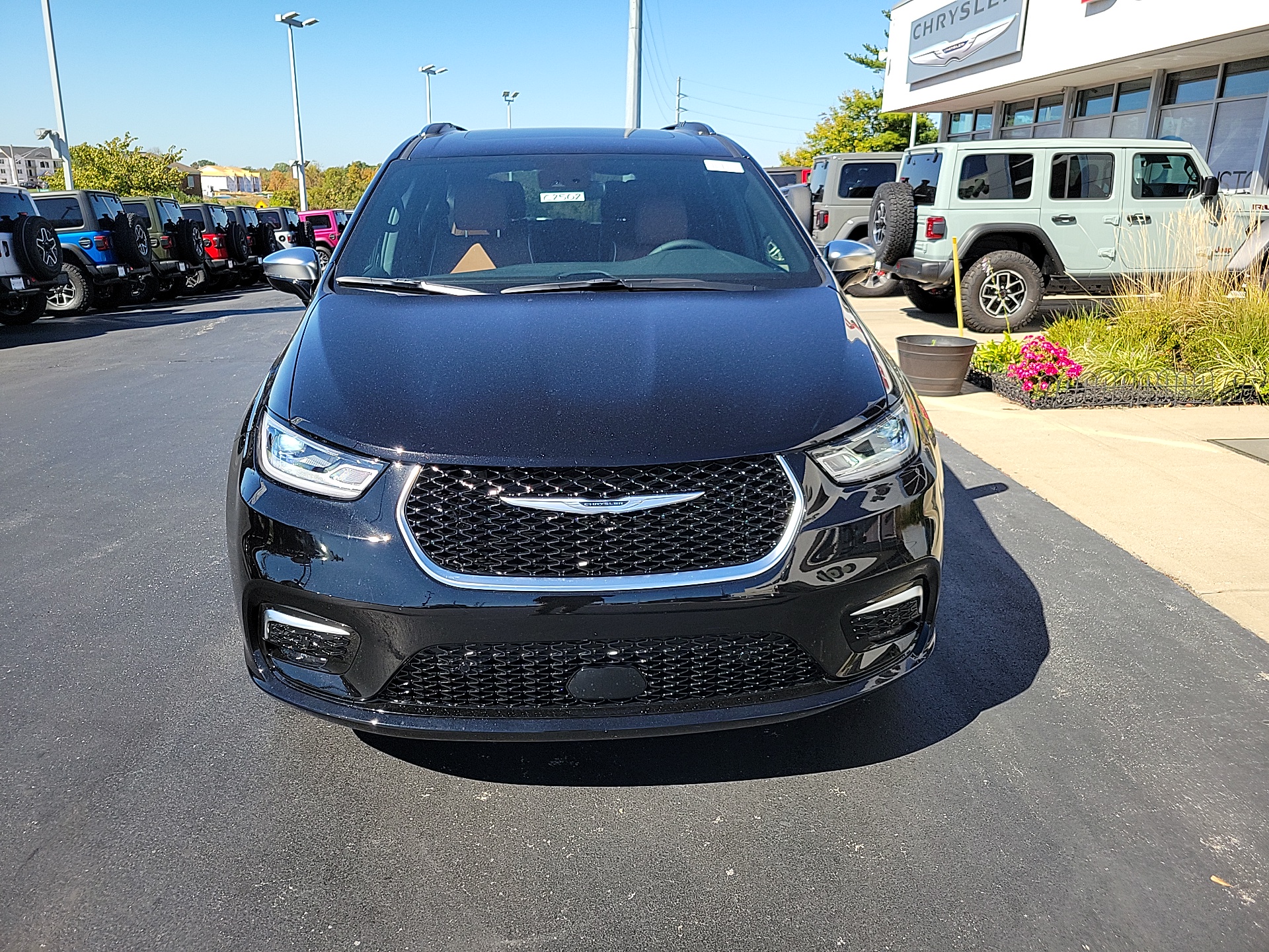 2025 Chrysler Pacifica Hybrid Pinnacle 2