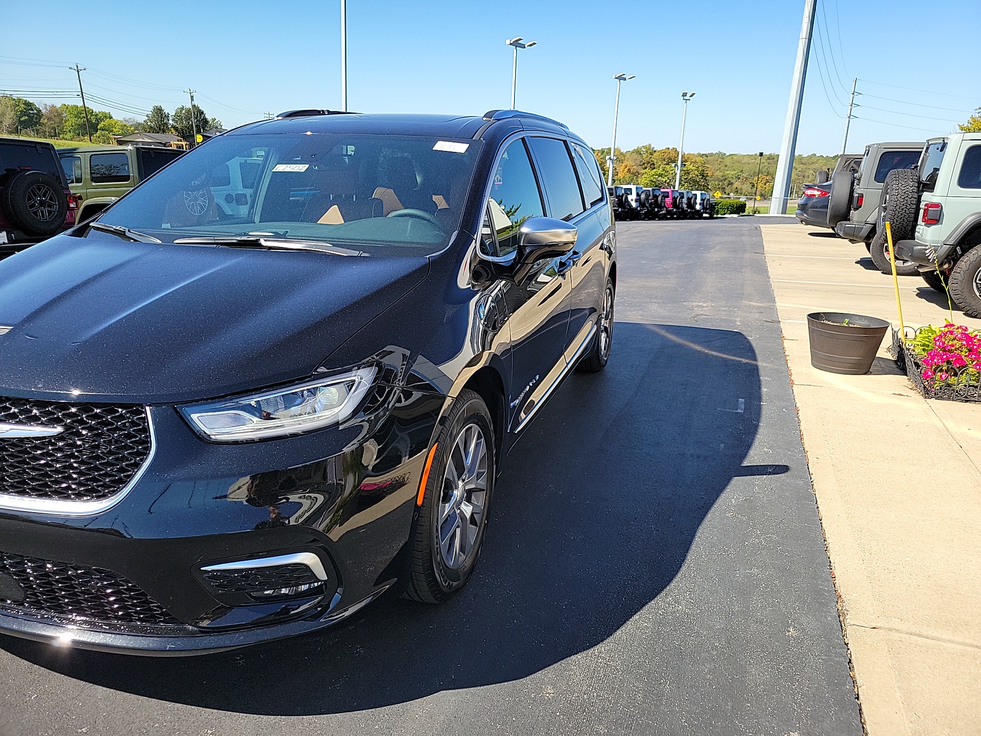 2025 Chrysler Pacifica Hybrid Pinnacle 3