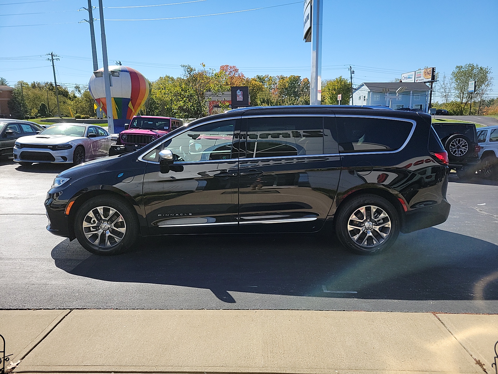 2025 Chrysler Pacifica Hybrid Pinnacle 5