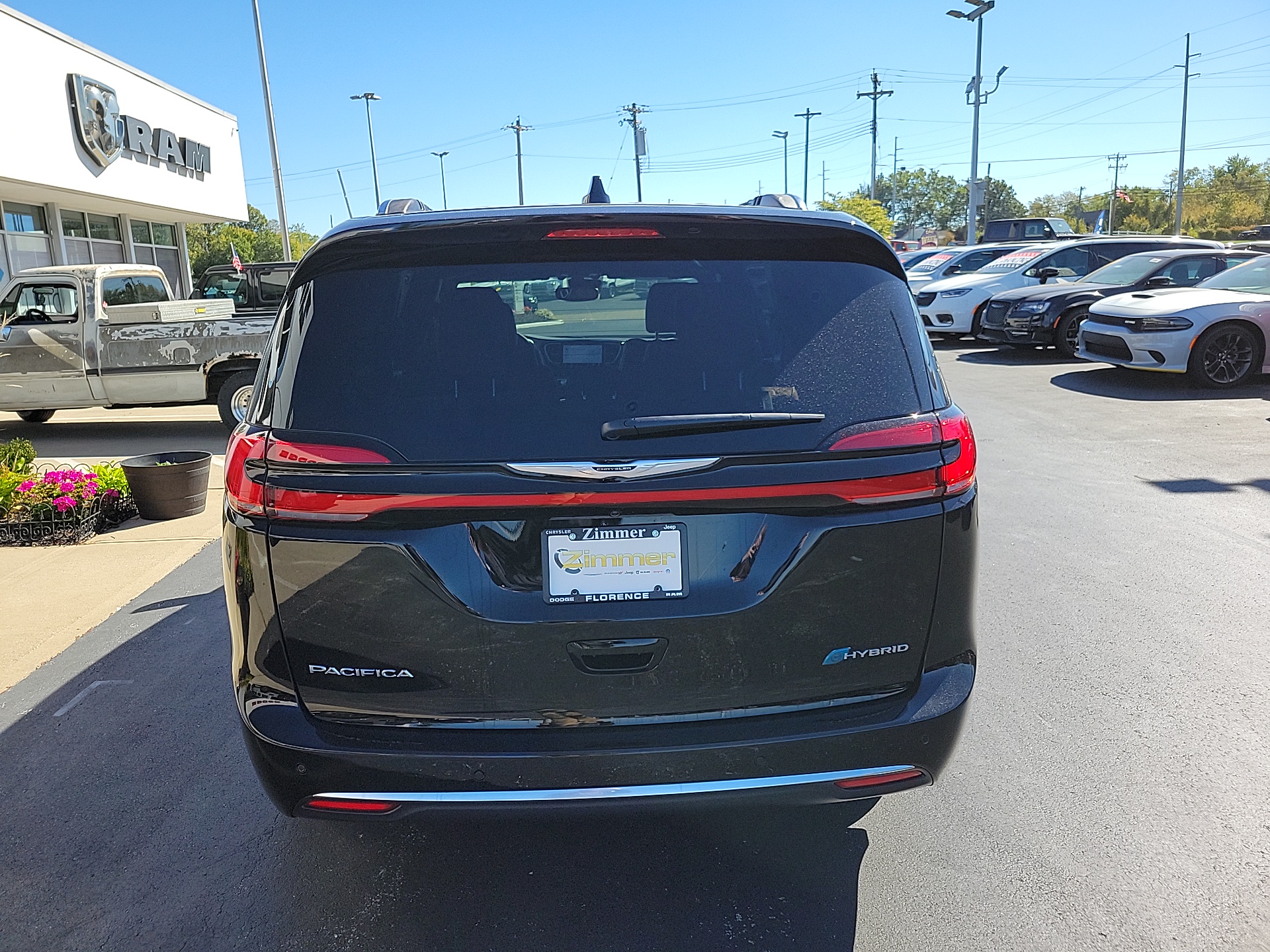 2025 Chrysler Pacifica Hybrid Pinnacle 7