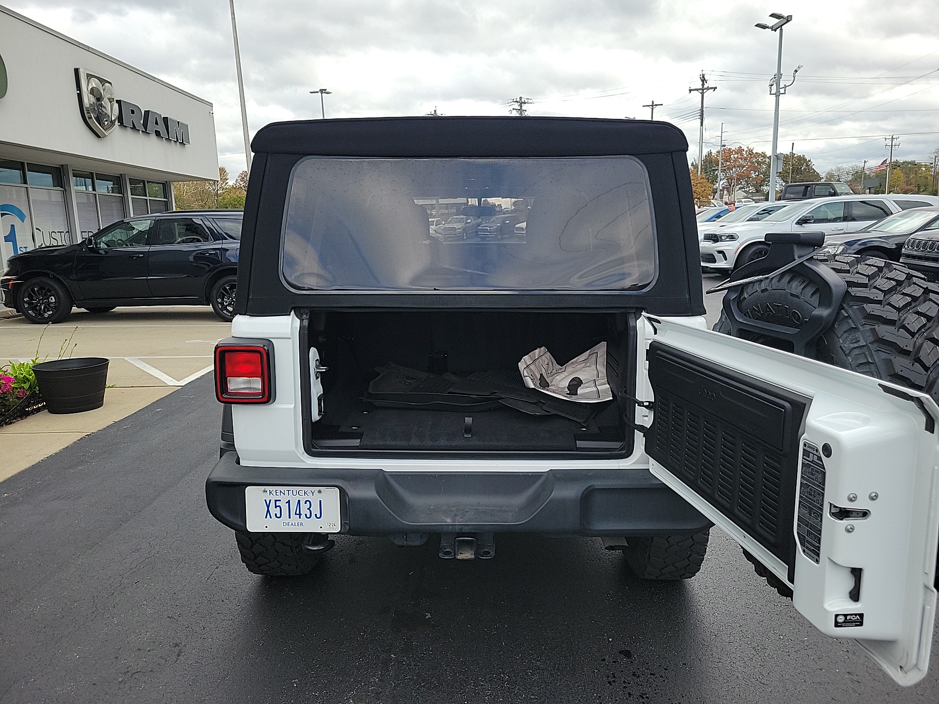 2022 Jeep Wrangler Unlimited Willys 16