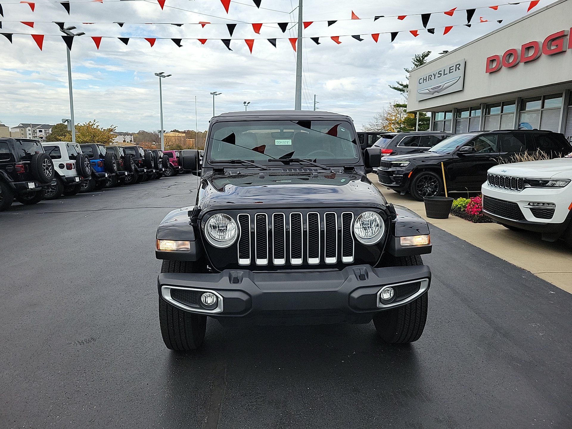 2023 Jeep Wrangler Sahara 2