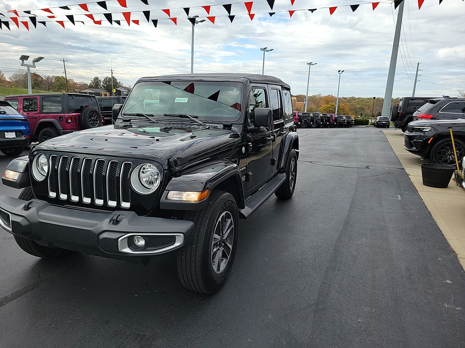 2023 Jeep Wrangler Sahara 3