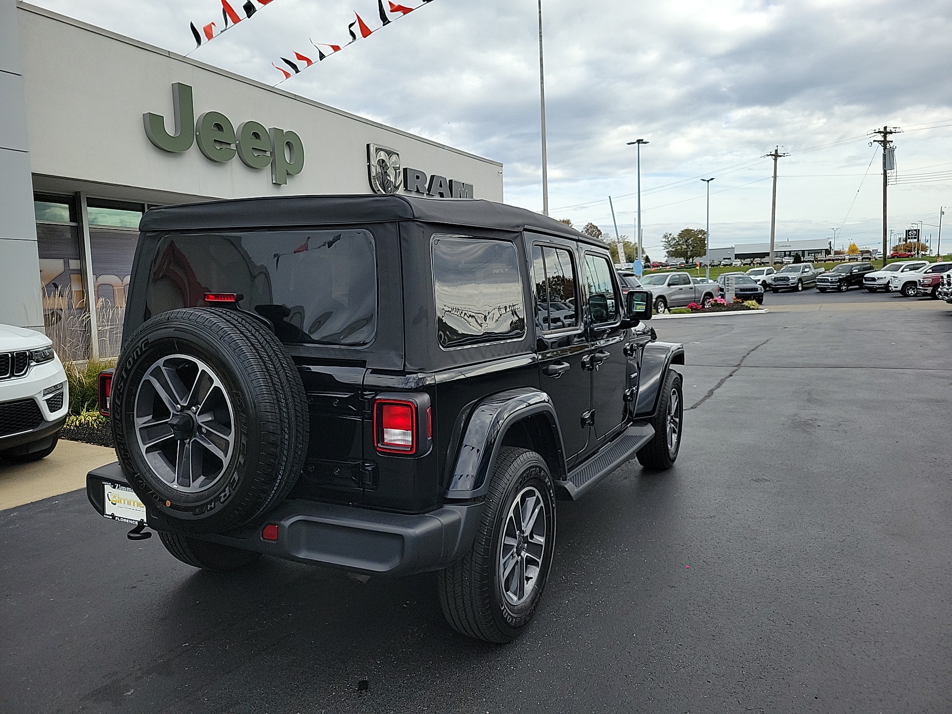 2023 Jeep Wrangler Sahara 8