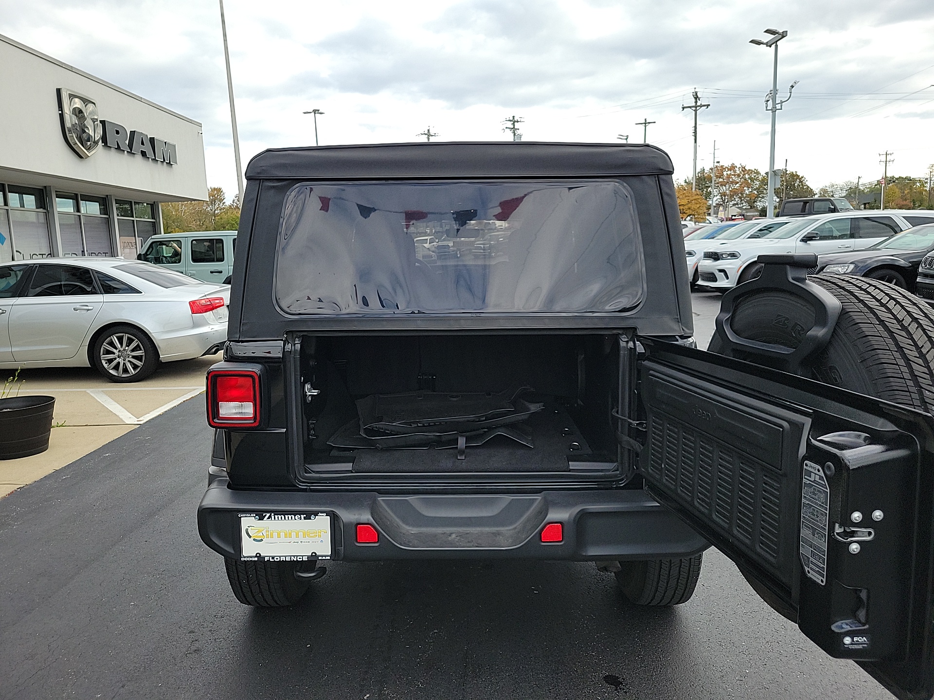 2023 Jeep Wrangler Sahara 16