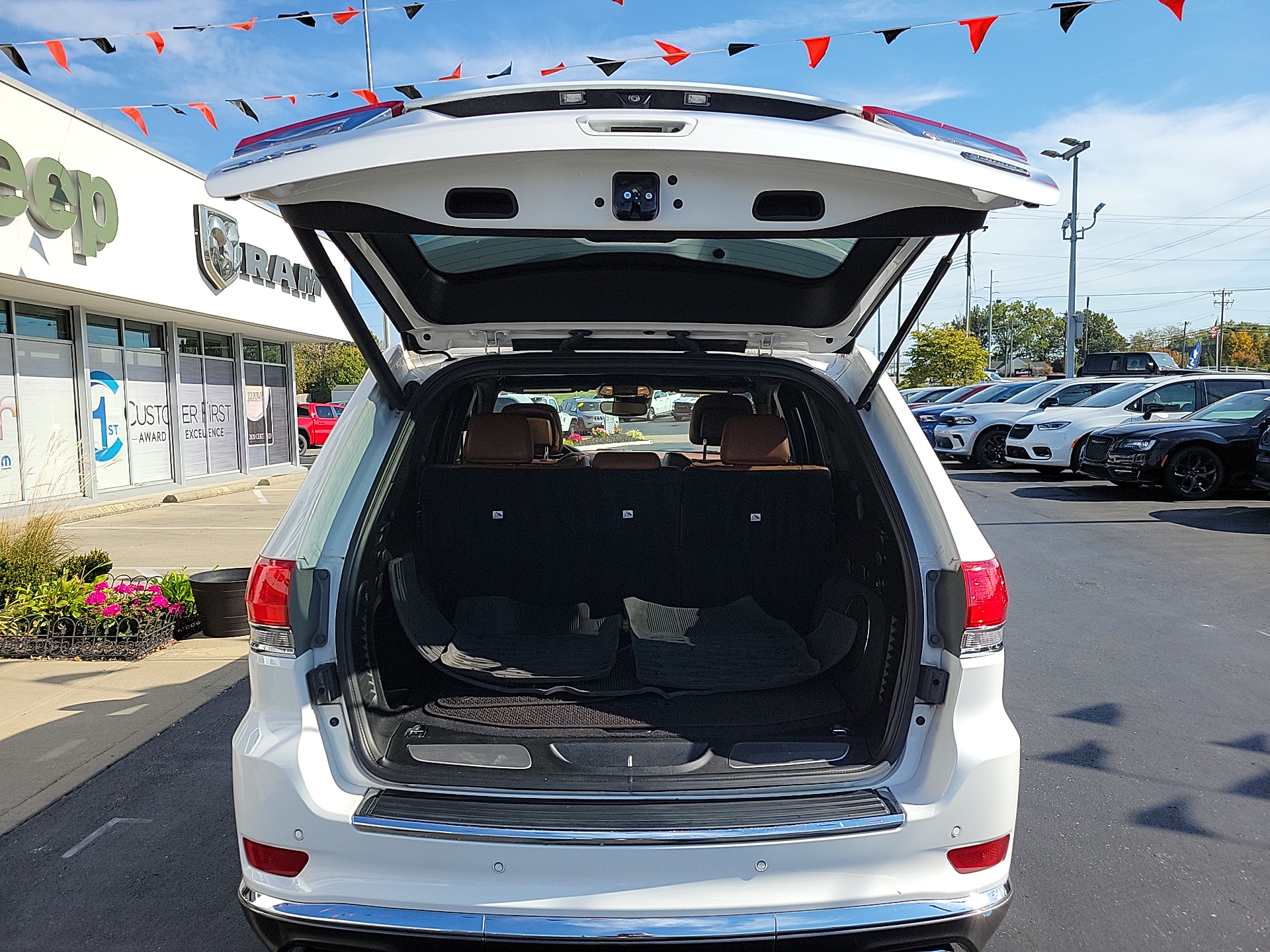 2018 Jeep Grand Cherokee Summit 16