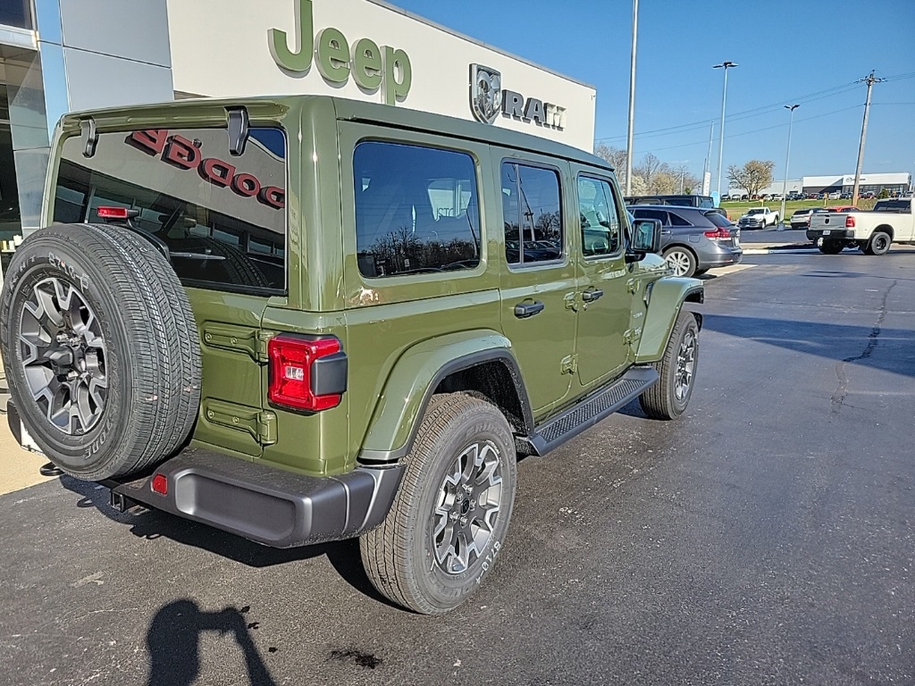 2024 Jeep Wrangler Sahara 12