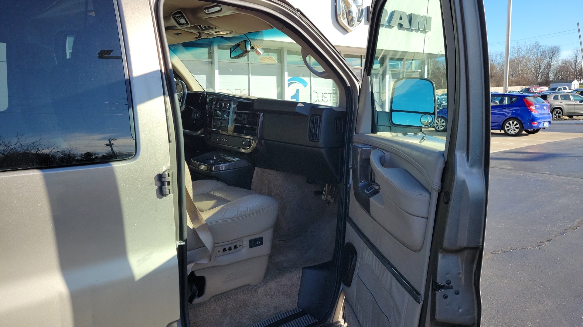 2011 Chevrolet Express 2500 Upfitter 15