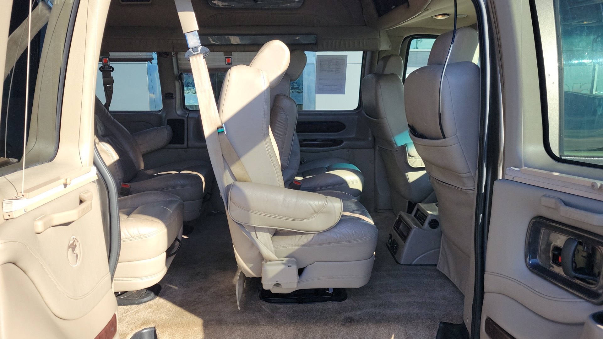 2011 Chevrolet Express 2500 Upfitter 17