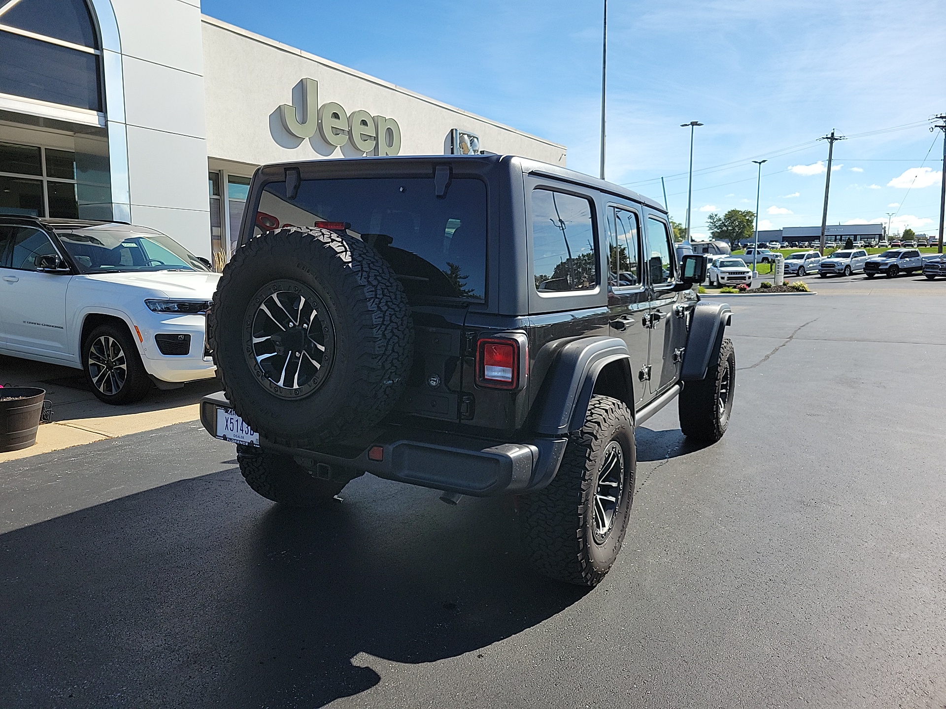 2024 Jeep Wrangler Willys 8