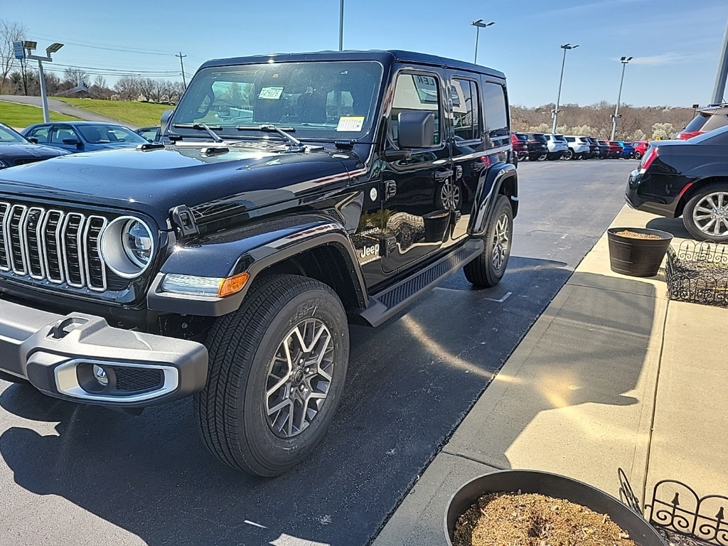 2024 Jeep Wrangler Sahara 8