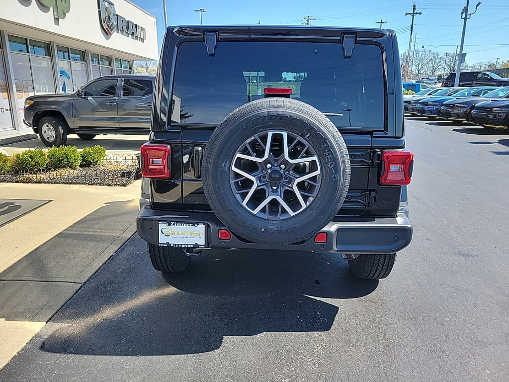 2024 Jeep Wrangler Sahara 10