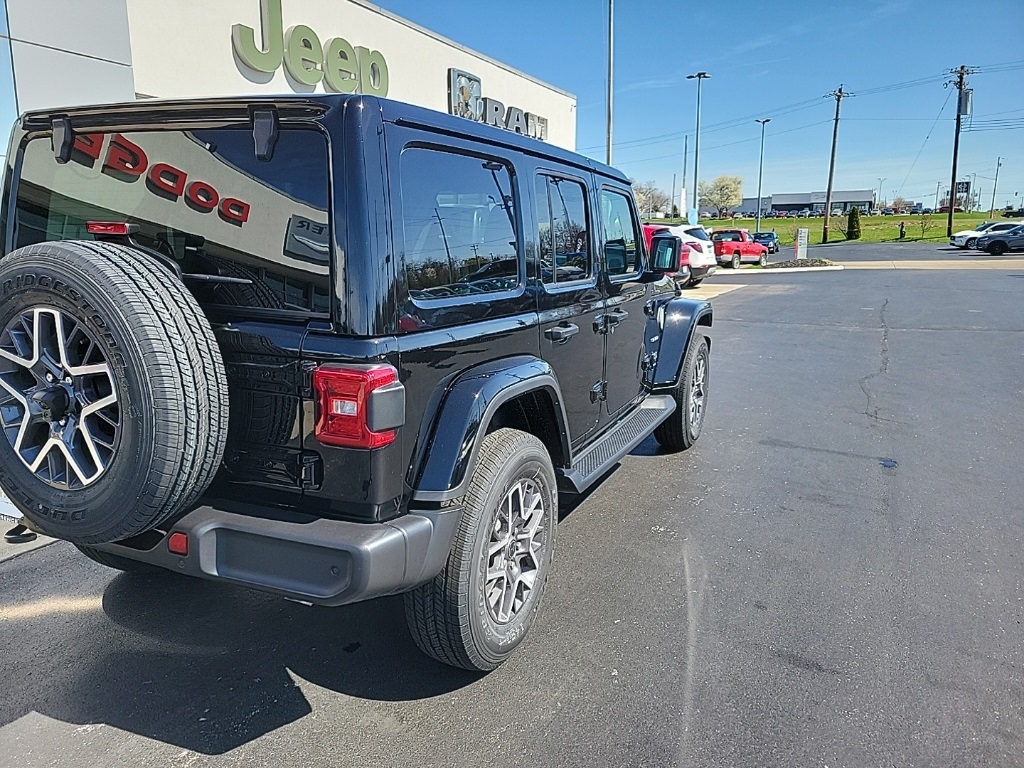 2024 Jeep Wrangler Sahara 12