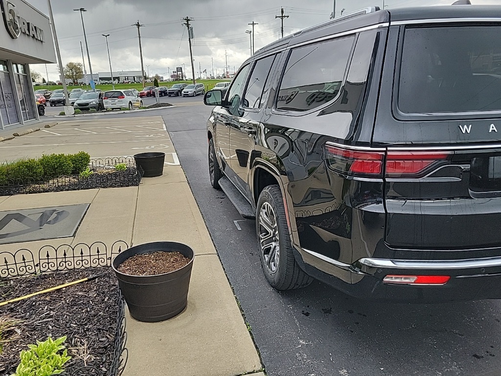 2024 Jeep Wagoneer Series II 11