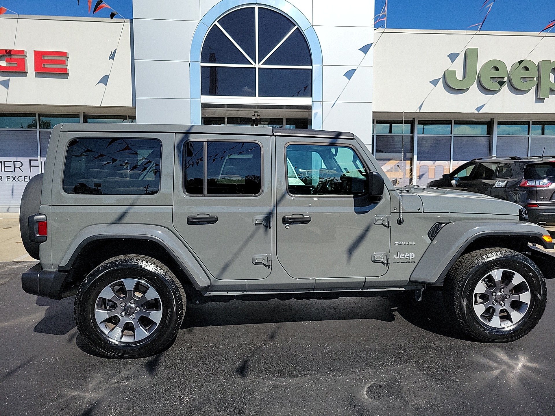 2023 Jeep Wrangler Sahara 9