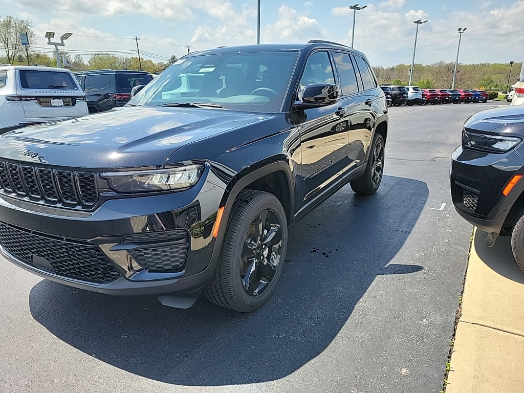 2024 Jeep Grand Cherokee Altitude X 8