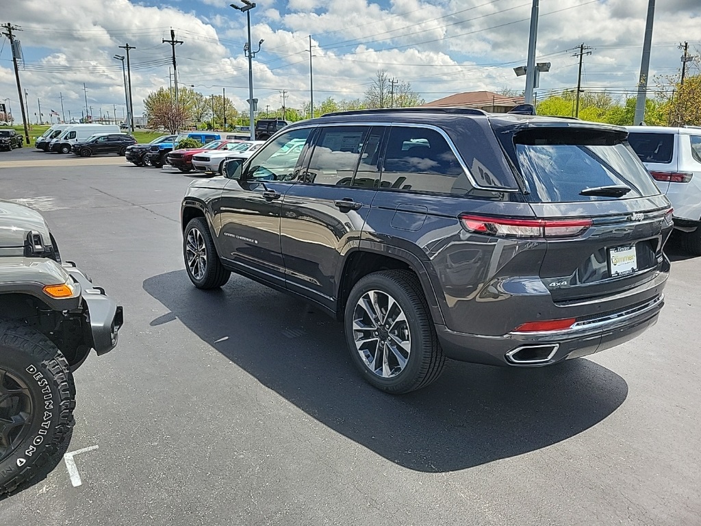 2024 Jeep Grand Cherokee Overland 11